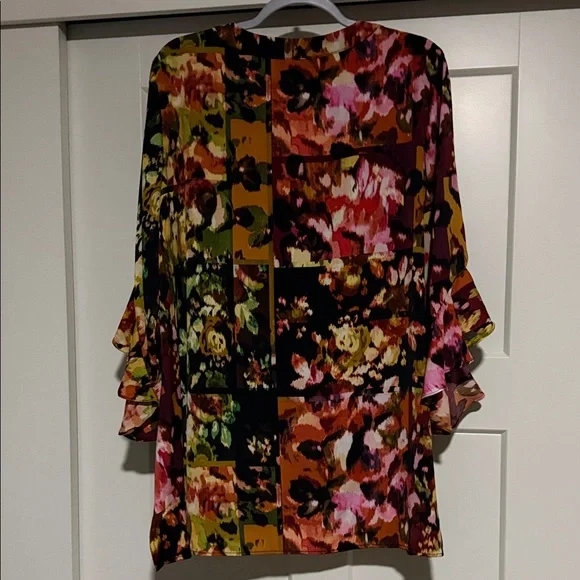 NWT Slim Factor by Investments Multicolor Floral Blouse with Ruffle Sleeves - Picture 8 of 8